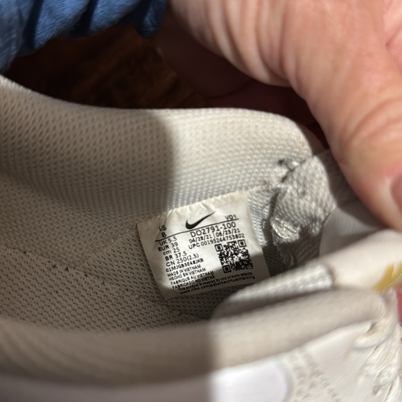 Nike Shoes - Picture 2 of 2